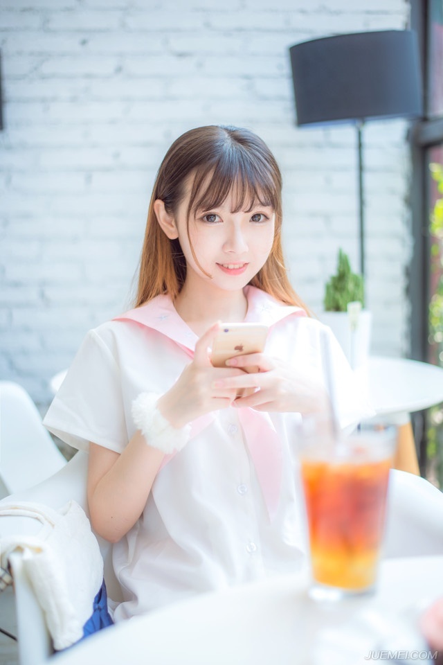 “庞先生，不是我等不明事理。”一名蜀将苦笑道：“只是冠军侯之政策，于我士族……”